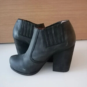 Jeffrey Campbell Yorktown Leather Chunky Heel Booties Black Rounded Toe Size 8